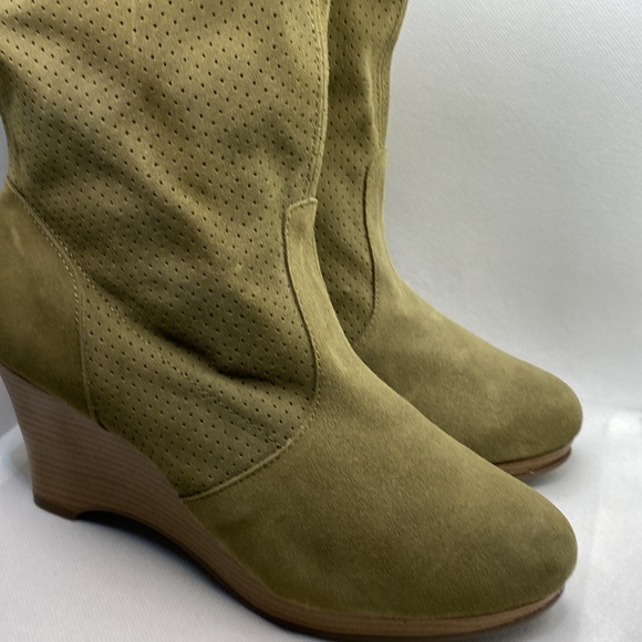 Cushion Walk Woman's Genuine Suede Perforated Heeled Boots Olive Green Size 9 - Picture 2 of 16